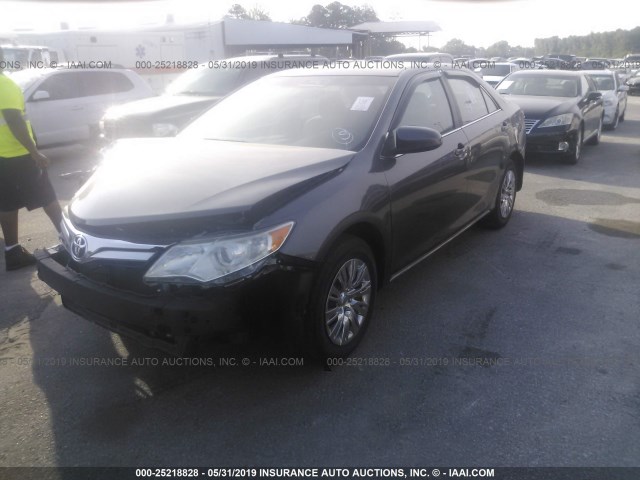 4T1BF1FK4EU406817 - 2014 TOYOTA CAMRY L/SE/LE/XLE 灰色 照片 2