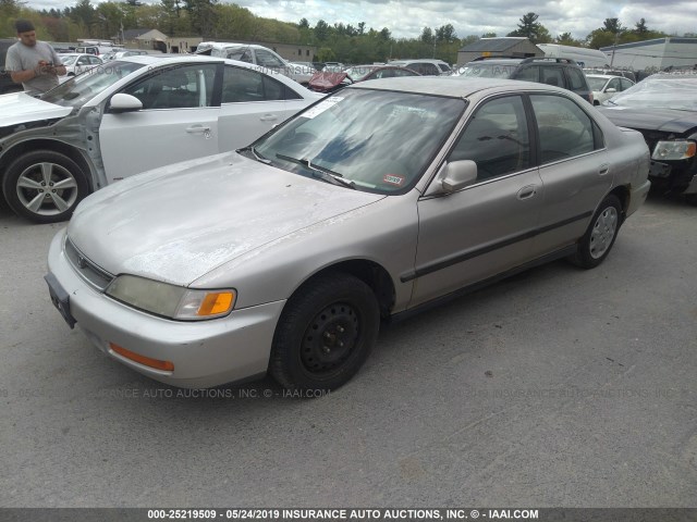 1HGCD5635VA235366 - 1997 HONDA ACCORD LX/EX SILVER photo 2