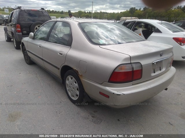 1HGCD5635VA235366 - 1997 HONDA ACCORD LX/EX SILVER photo 3