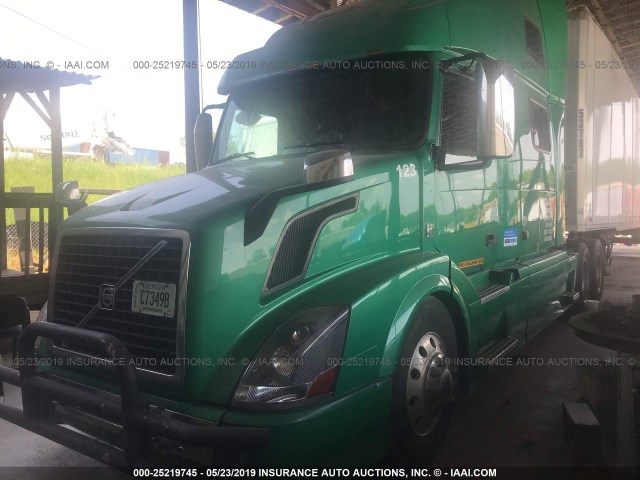 4V4NC9EJ6DN560296 - 2013 VOLVO VN VNL GREEN photo 2