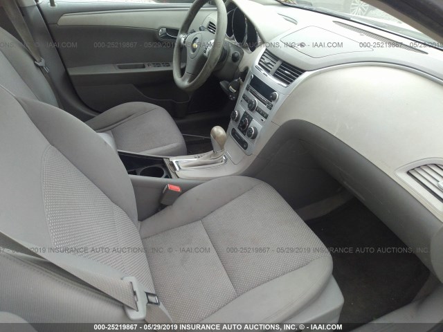 1G1ZC5EB3AF266450 - 2010 CHEVROLET MALIBU 1LT 银色 照片 5