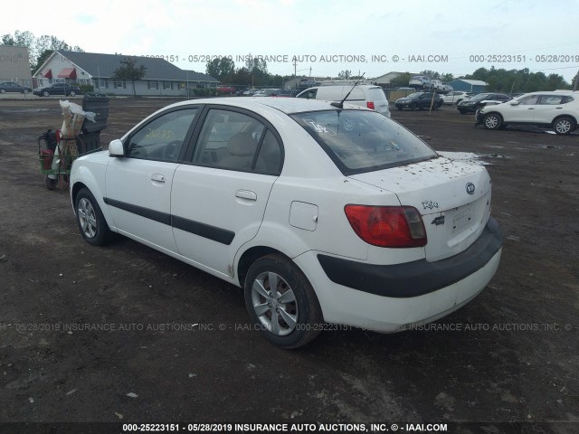 KNADE223196470678 - 2009 KIA RIO LX/SX WHITE photo 3