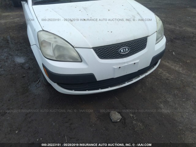 KNADE223196470678 - 2009 KIA RIO LX/SX WHITE photo 6