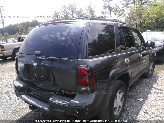 1GNDT13S842107553 - 2004 CHEVROLET TRAILBLAZER LS/LT GRAY photo 4