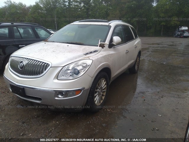 5GALVBED1AJ177885 - 2010 BUICK ENCLAVE CXL WHITE photo 2