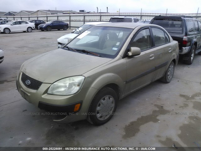 KNADE123466152303 - 2006 KIA RIO GOLD photo 2