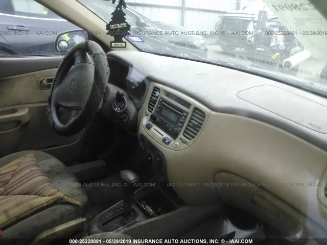 KNADE123466152303 - 2006 KIA RIO GOLD photo 5