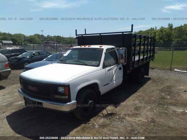 1GDJC34F1YF453754 - 2000 GMC SIERRA C3500 WHITE photo 2