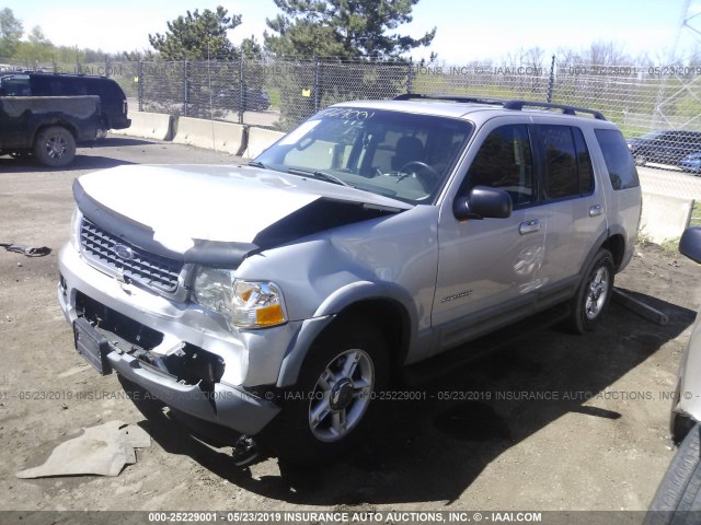 1FMDU73E02ZC29732 - 2002 FORD EXPLORER XLT SILVER photo 2