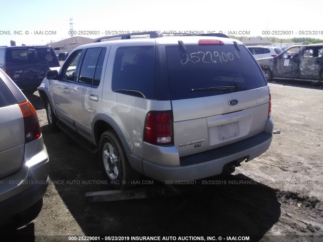 1FMDU73E02ZC29732 - 2002 FORD EXPLORER XLT SILVER photo 3