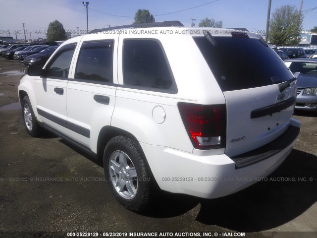 1J4GR48K15C608966 - 2005 JEEP GRAND CHEROKEE LAREDO/COLUMBIA/FREEDOM 白色 照片 3