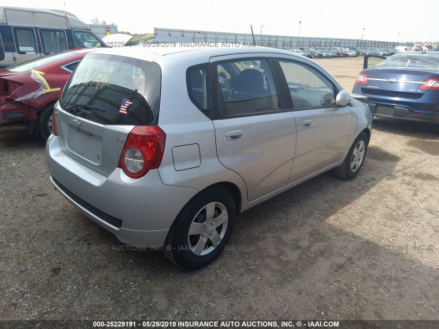 KL1TD66E79B313580 - 2009 CHEVROLET AVEO LS/LT ვერცხლისფერი ფოტო 4