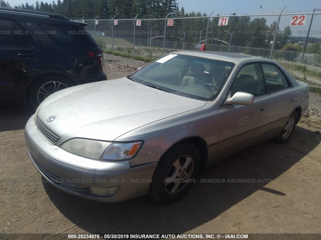 JT8BF28G4W0122971 - 1998 LEXUS ES 300 SILVER photo 2