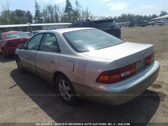 JT8BF28G4W0122971 - 1998 LEXUS ES 300 SILVER photo 3