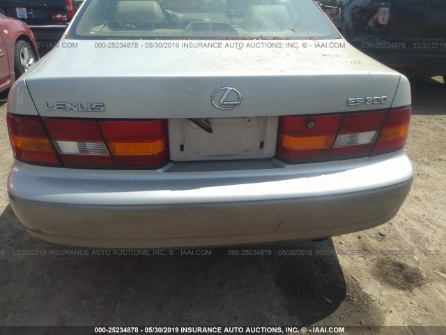 JT8BF28G4W0122971 - 1998 LEXUS ES 300 SILVER photo 6