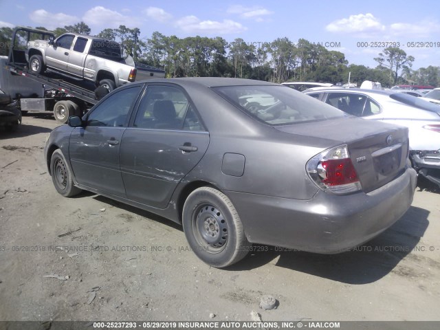 JTDBE32K253032089 - 2005 TOYOTA CAMRY LE/XLE/SE GRAY photo 3