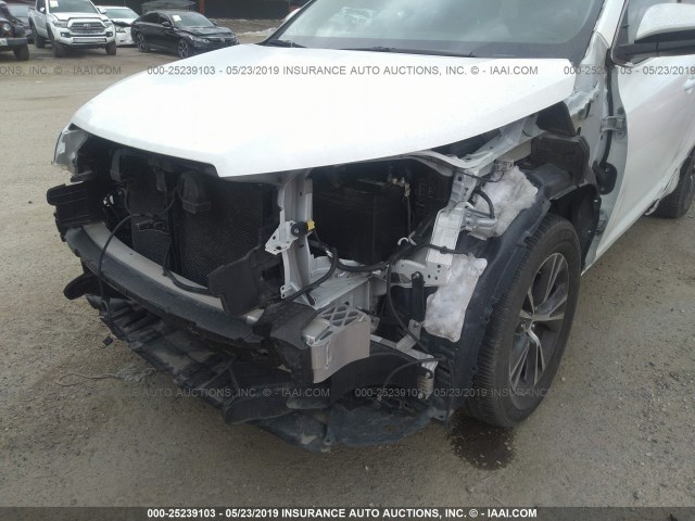 5TDZZRFH7HS201854 - 2017 TOYOTA HIGHLANDER LE/LE PLUS WHITE photo 6