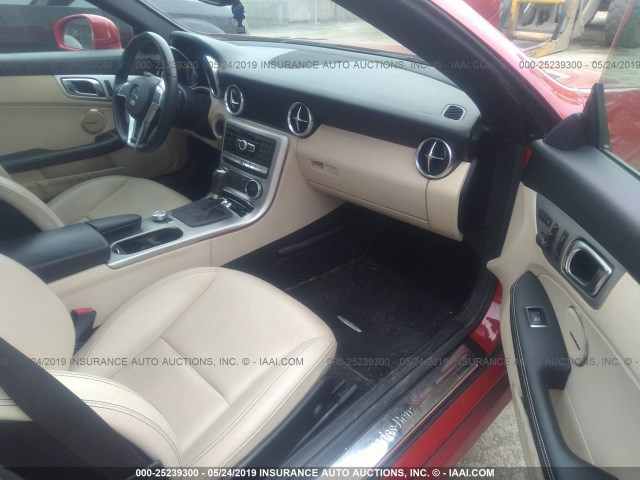 WDDPK4HA3CF038035 - 2012 MERCEDES-BENZ SLK 250 RED photo 5