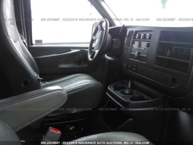 1GNZGXFA4D1183342 - 2013 CHEVROLET EXPRESS G3500 LS WHITE photo 5