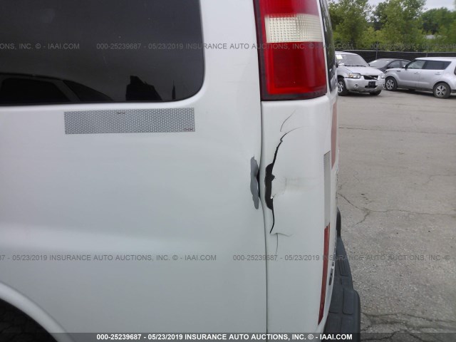 1GNZGXFA4D1183342 - 2013 CHEVROLET EXPRESS G3500 LS WHITE photo 6