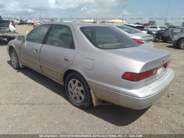 4T1BF22K6WU055602 - 1998 TOYOTA CAMRY CE/LE/XLE GRAY photo 3