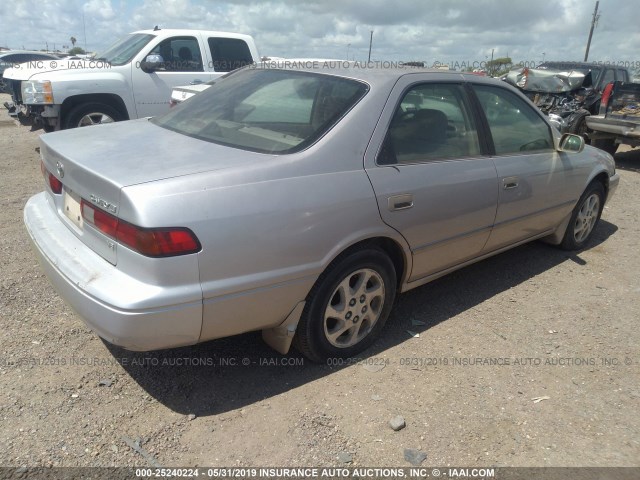4T1BF22K6WU055602 - 1998 TOYOTA CAMRY CE/LE/XLE GRAY photo 4