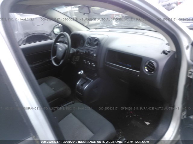 1J4NT4FB5AD575826 - 2010 JEEP COMPASS SPORT SILVER photo 5