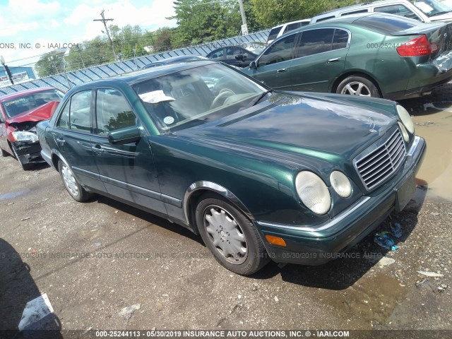 WDBJF65F3WA523338 - 1998 MERCEDES-BENZ E 320 GREEN photo 1