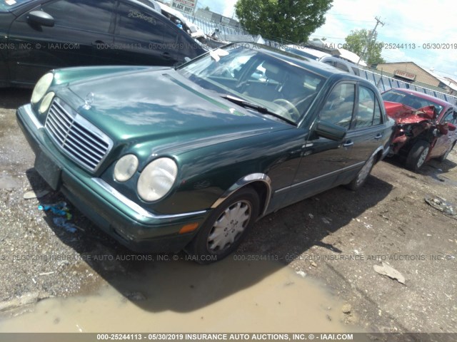 WDBJF65F3WA523338 - 1998 MERCEDES-BENZ E 320 GREEN photo 2