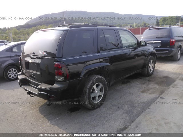 1GNDT13S562114429 - 2006 CHEVROLET TRAILBLAZER LS/LT BLACK photo 4