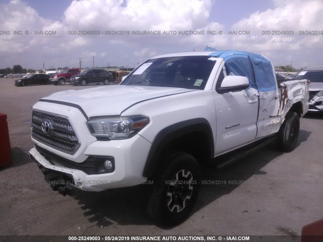 5TFCZ5AN1HX050063 - 2017 TOYOTA TACOMA DBL CAB/SR/TRDSPT/OR/PRO WHITE photo 2