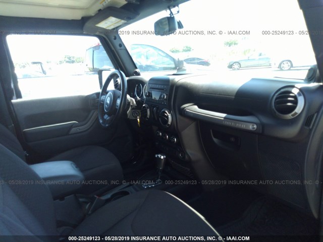 1C4AJWAGXDL670336 - 2013 JEEP WRANGLER SPORT BLACK photo 5