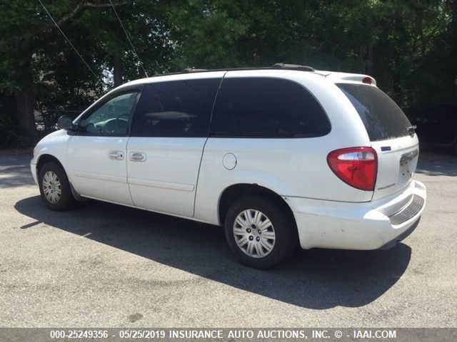 2C4GP44RX5R405869 - 2005 CHRYSLER TOWN & COUNTRY  WHITE photo 3