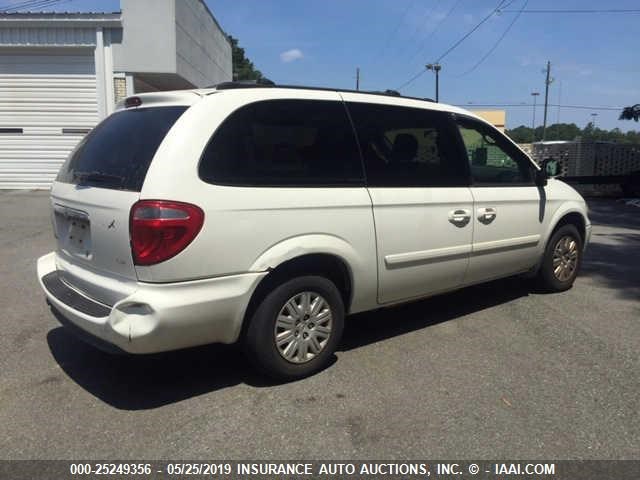 2C4GP44RX5R405869 - 2005 CHRYSLER TOWN & COUNTRY  WHITE photo 4