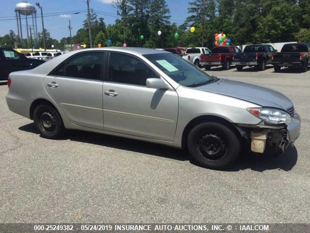 4T1BE32K15U399779 - 2005 TOYOTA CAMRY LE/XLE/SE SILVER photo 1