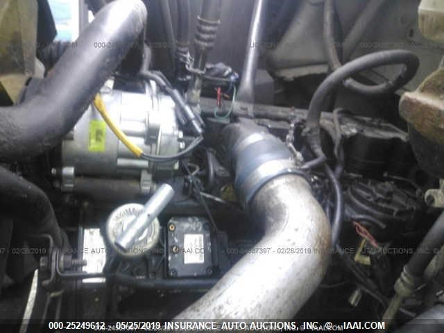 3FDNF65Y31MA88512 - 2001 FORD F650 SUPER DUTY WHITE photo 9