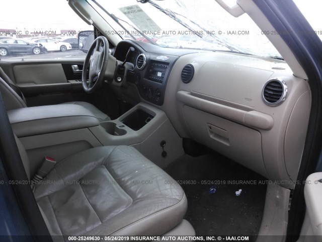 1FMPU16L14LA46236 - 2004 FORD EXPEDITION XLT BLUE photo 5