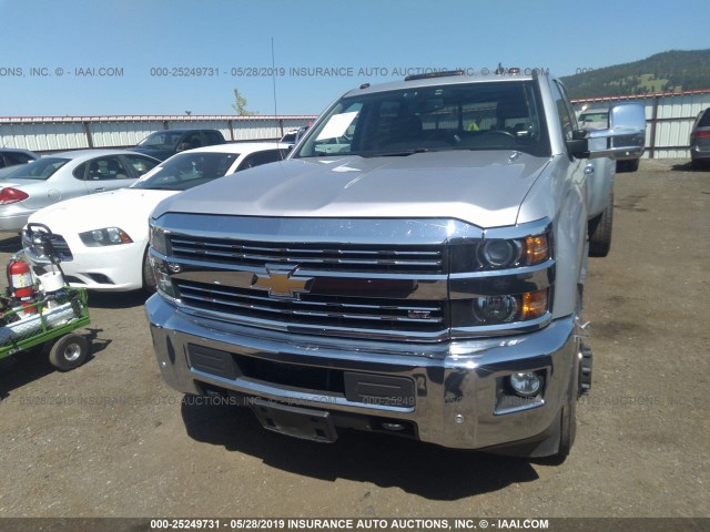 1GC4K0C87FF159665 - 2015 CHEVROLET SILVERADO K3500 LTZ SILVER photo 8