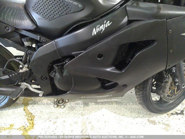 JKAZX4J172A050810 - 2002 KAWASAKI ZX600 J1 BLACK photo 10