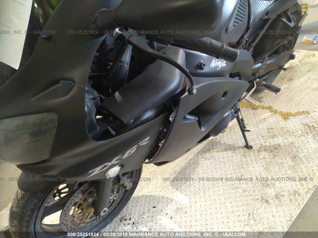 JKAZX4J172A050810 - 2002 KAWASAKI ZX600 J1 BLACK photo 6