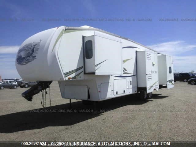 5SFSG3729BE213870 - 2011 HEARTLAND ELKRIDGE 5TH WHEEL  თეთრი ფოტო 2