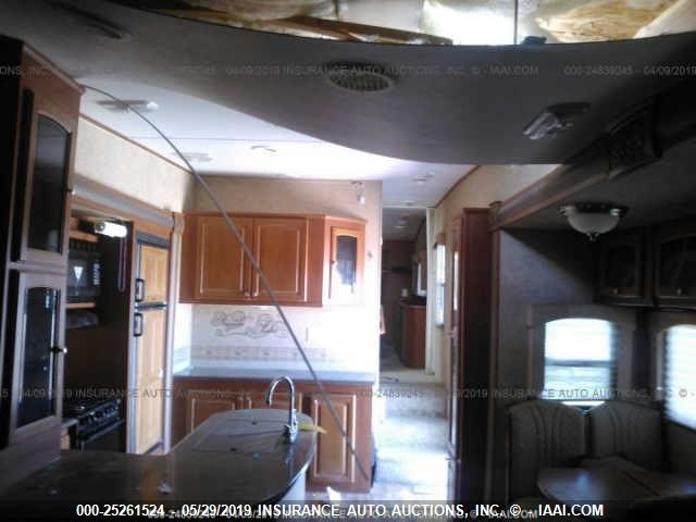 5SFSG3729BE213870 - 2011 HEARTLAND ELKRIDGE 5TH WHEEL  თეთრი ფოტო 5