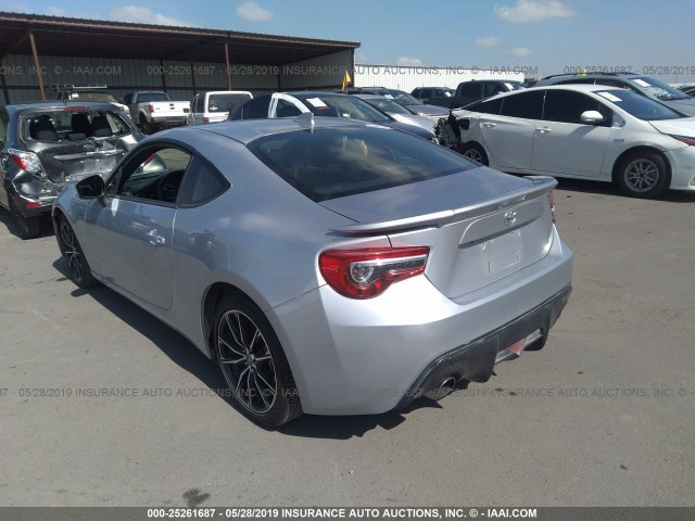 JF1ZNAA13H8710275 - 2017 TOYOTA 86 SPECIAL EDITION SILVER photo 3