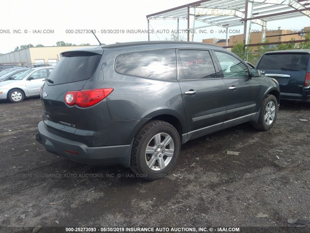 1GNEV13DX9S164280 - 2009 CHEVROLET TRAVERSE LS GRAY photo 4