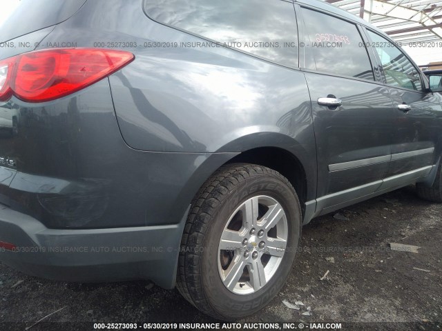 1GNEV13DX9S164280 - 2009 CHEVROLET TRAVERSE LS GRAY photo 6