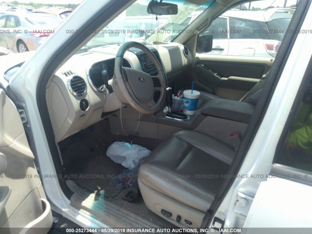 1FMEU63E76UA85422 - 2006 FORD EXPLORER XLT WHITE photo 5