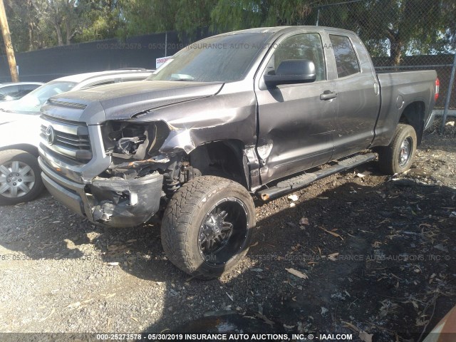 5TFRM5F13FX090432 - 2015 TOYOTA TUNDRA DOUBLE CAB SR/SR5 GRAY photo 2