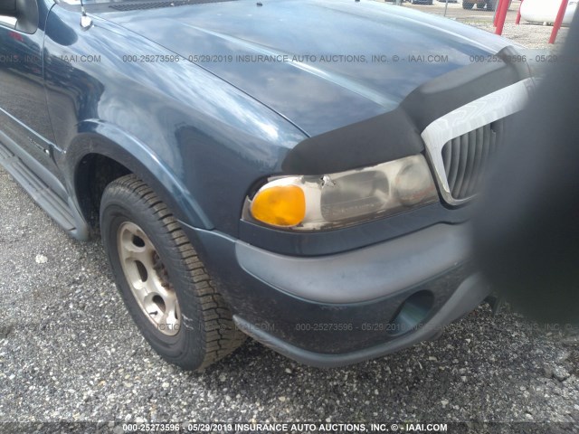 5LMPU28LXWLJ57399 - 1998 LINCOLN NAVIGATOR Bleu photo 6