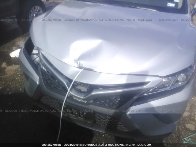 4T1B11HKXKU176076 - 2019 TOYOTA CAMRY L/LE/XLE/SE/XSE SILVER photo 6