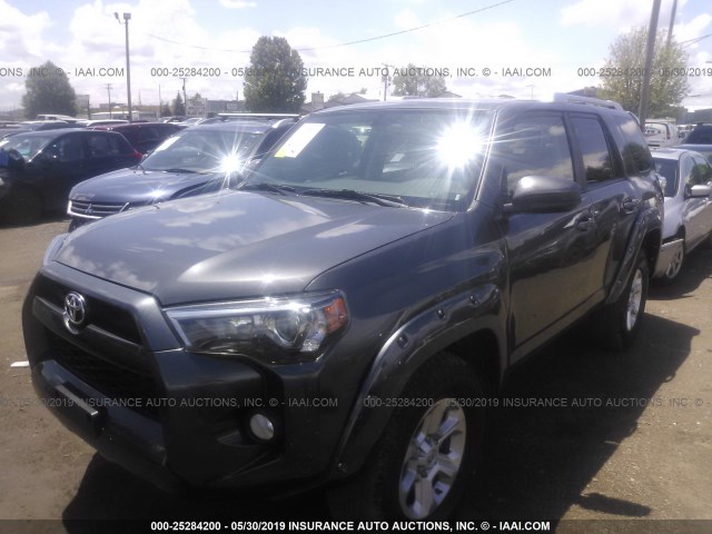 JTEBU5JR5J5532173 - 2018 TOYOTA 4RUNNER SR5 PREM/LTDL/TRAIL/TRD GRAY photo 2